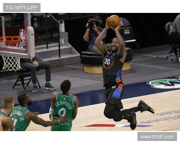 兰德尔神勇发挥,上半场15+3+3填满数据栏