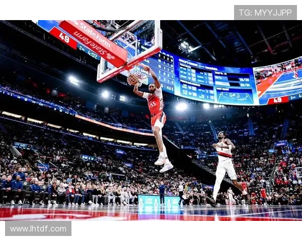 快船陷入被动开拓者打出高潮 卢指导依旧镇定自若稳控全局